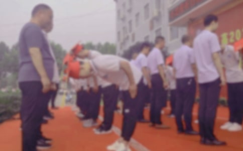 �����񾫱پ���