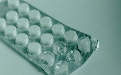 吃药发朋友圈幽默句子 吃药最经典的笑话语吃药配文字朋友圈幽默句子