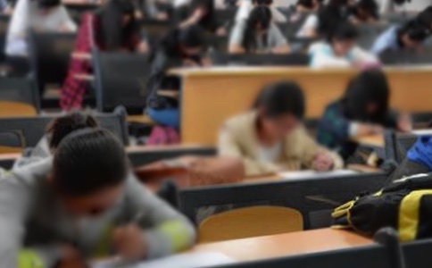 ��ѧ������¼�ϼ�30��