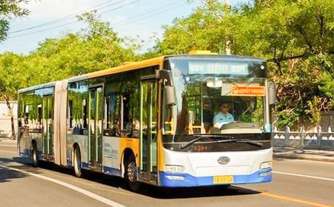 一个人坐一个公交车的说说