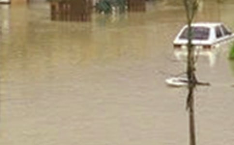 关于发洪水的说说