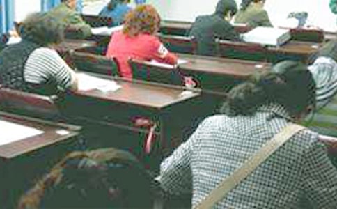 ����ף����������