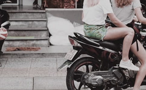 描写女子的句子