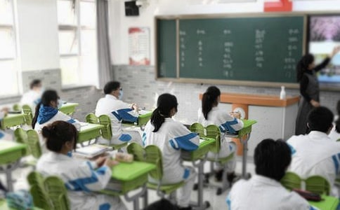 ��ѧ�ڿ�ѧ��־�ܶ��ľ���